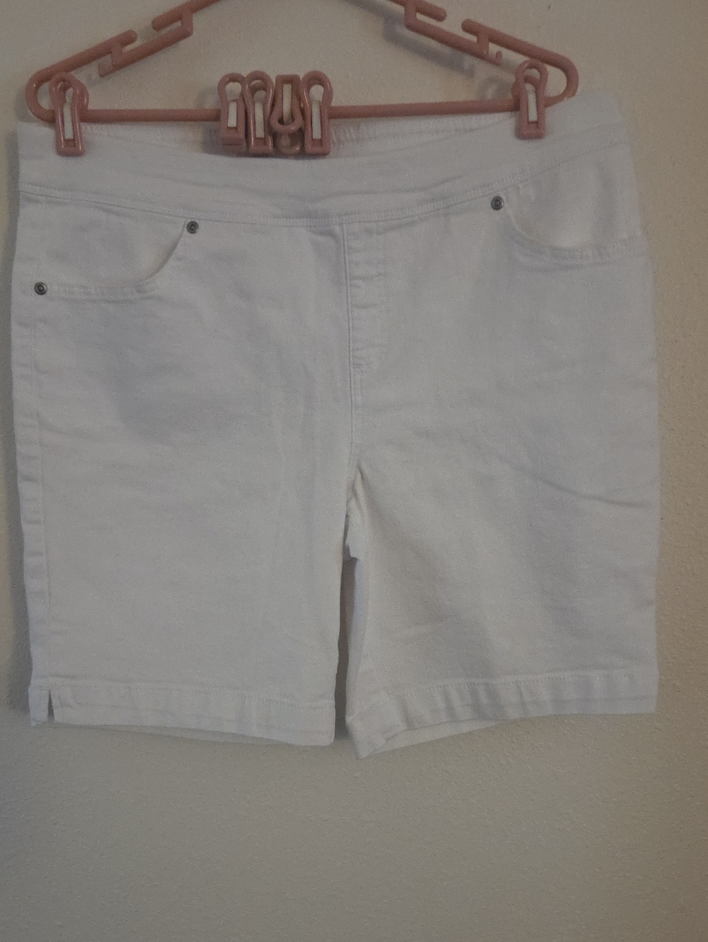 Terra & Sky White Stretch Casual Bermuda Shorts